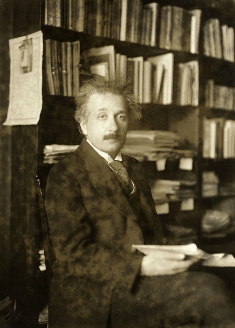 Эйнштейн за работой